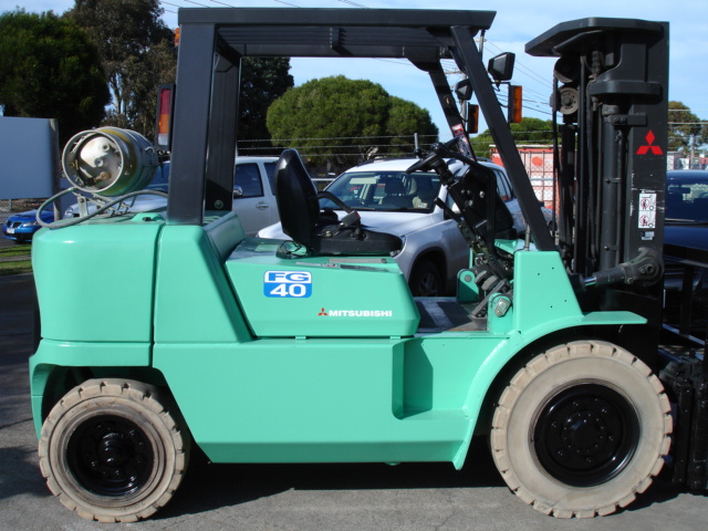 Forklift Mitsubishi FG40K Late Model 3.5-4 Tonne with Container Mast and Side Shift